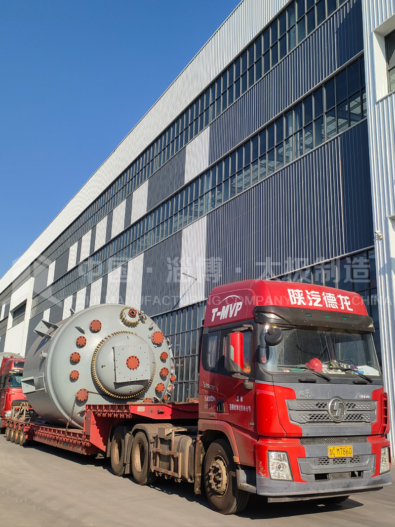 震撼！批量太極 6 萬升搪玻璃反應釜今日發貨