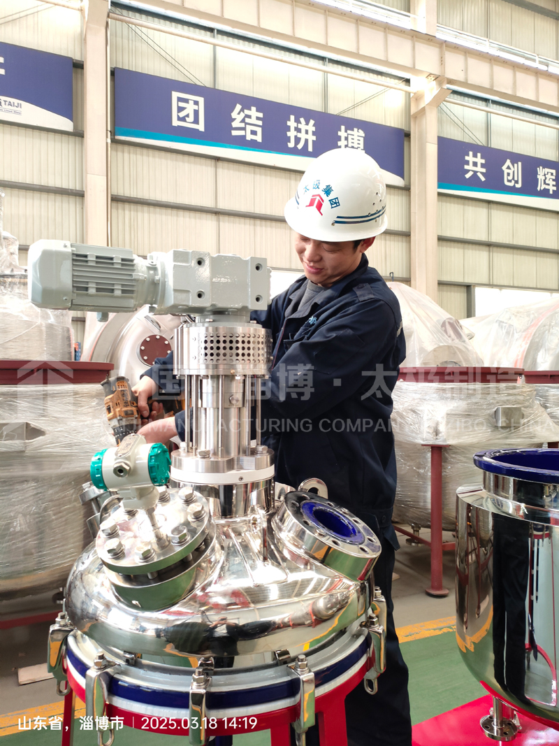 太極 100L 外包不銹鋼搪玻璃反應釜遠銷海外