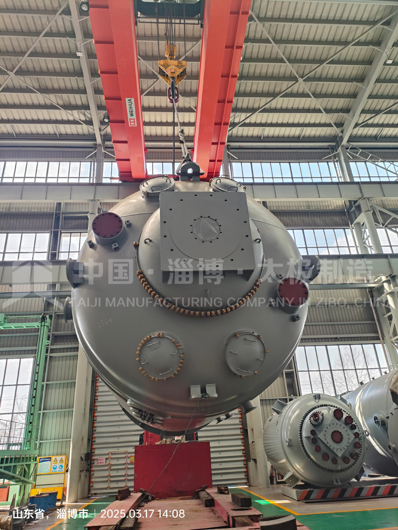 震撼！太極8萬升大型搪玻璃反應釜發貨現場！